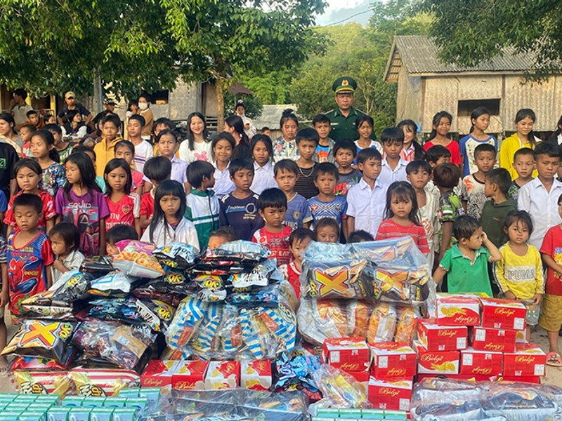 Các nguồn hỗ trợ bên ngoài cho người có vấn đề cờ bạc, bao gồm tư vấn và nhóm hỗ trợ.